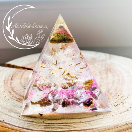 Pyramida LÁSKA a PŘÁTELSTVÍ